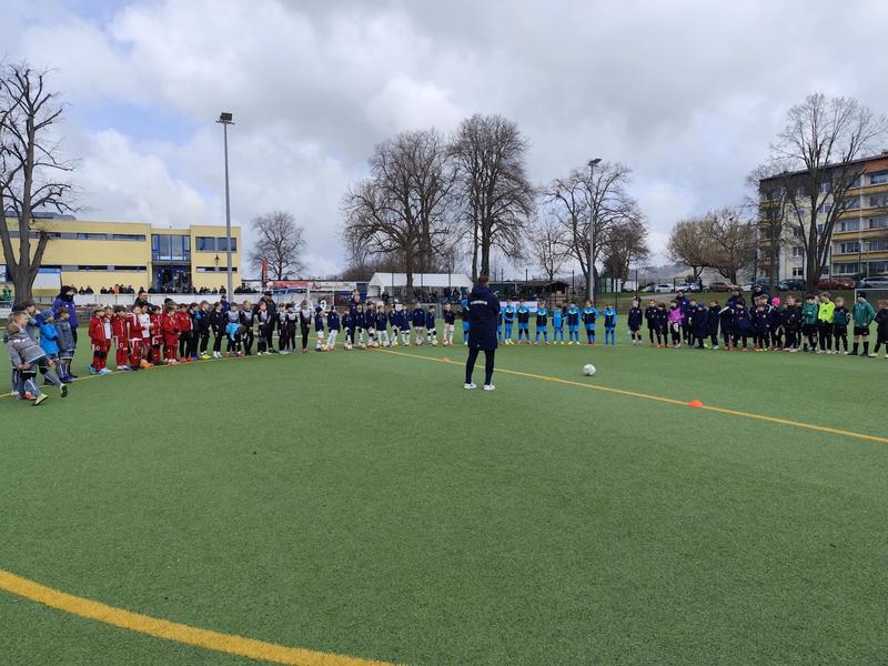 Flutlichtduell und Heimturnier – Kleinfeld-Nachwuchs im Einsatz